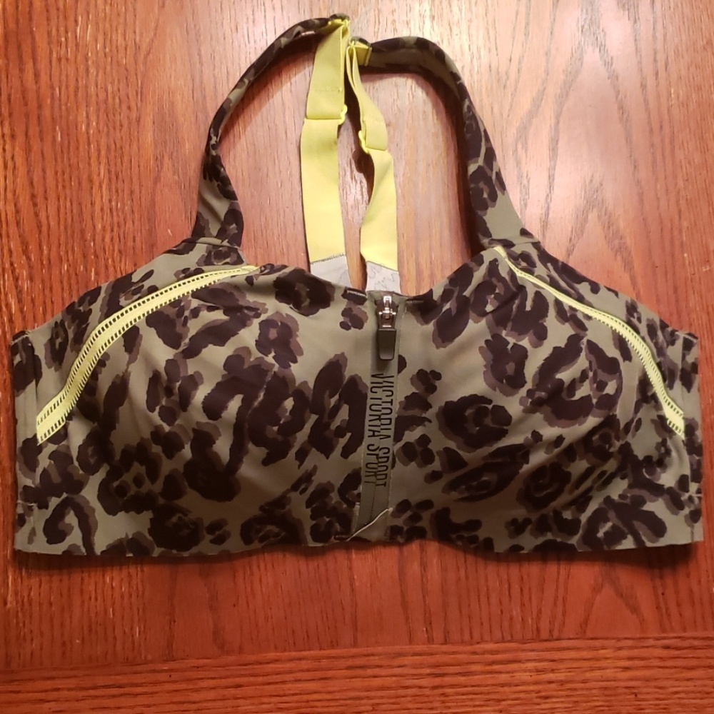 VS Incredible Knockout Sports Bra 36D